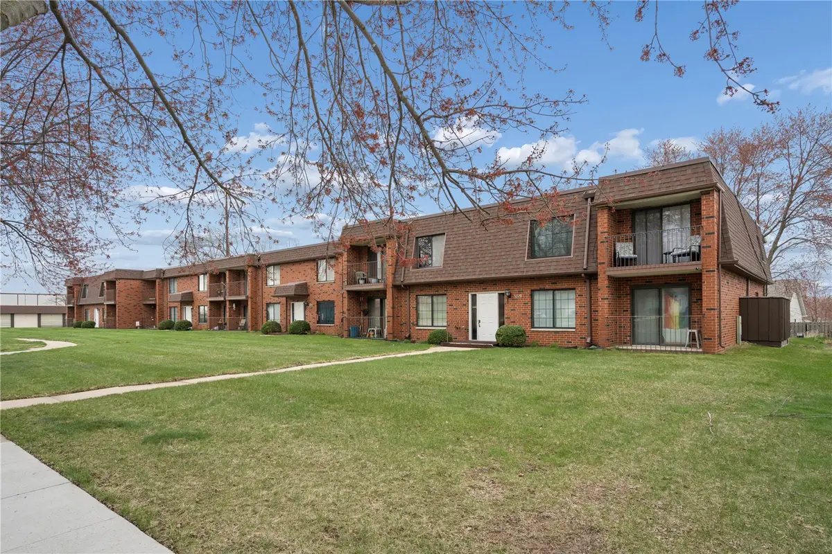 5703 Golden Ct Ne #42, Cedar Rapids, IA 52402 - #1