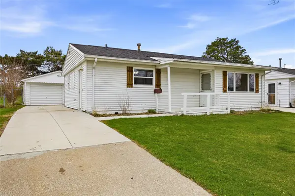 1051 Clifton Street Ne, Cedar Rapids, IA 52402