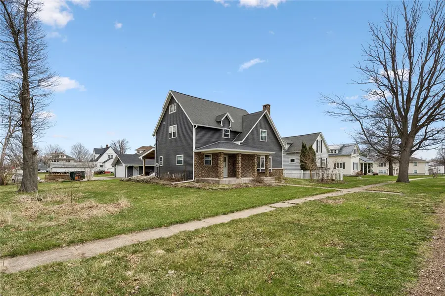 207 6th Street, Van Horne, IA 52346 - #2