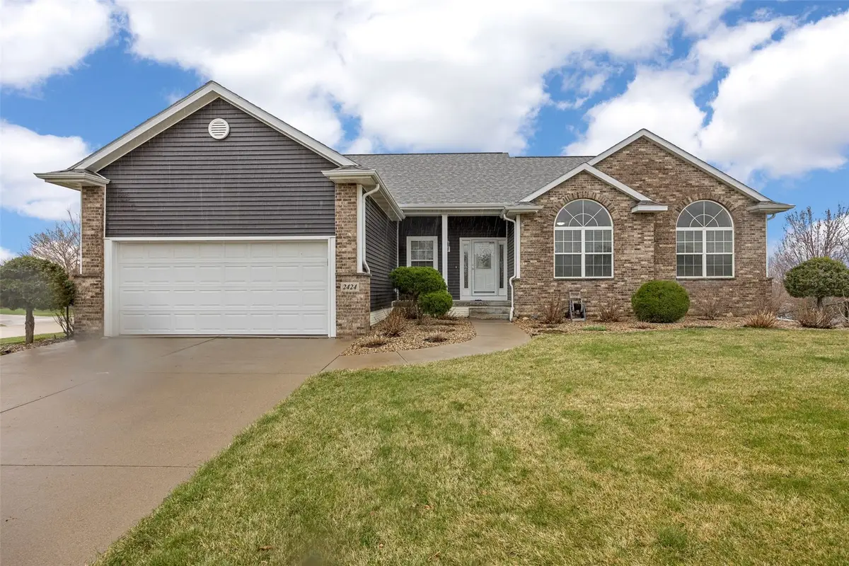2424 Radcliffe Drive Sw, Cedar Rapids, IA 52404 - #1