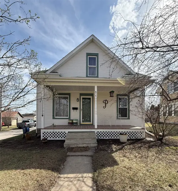 614 E 4th Street, Vinton, IA 52349