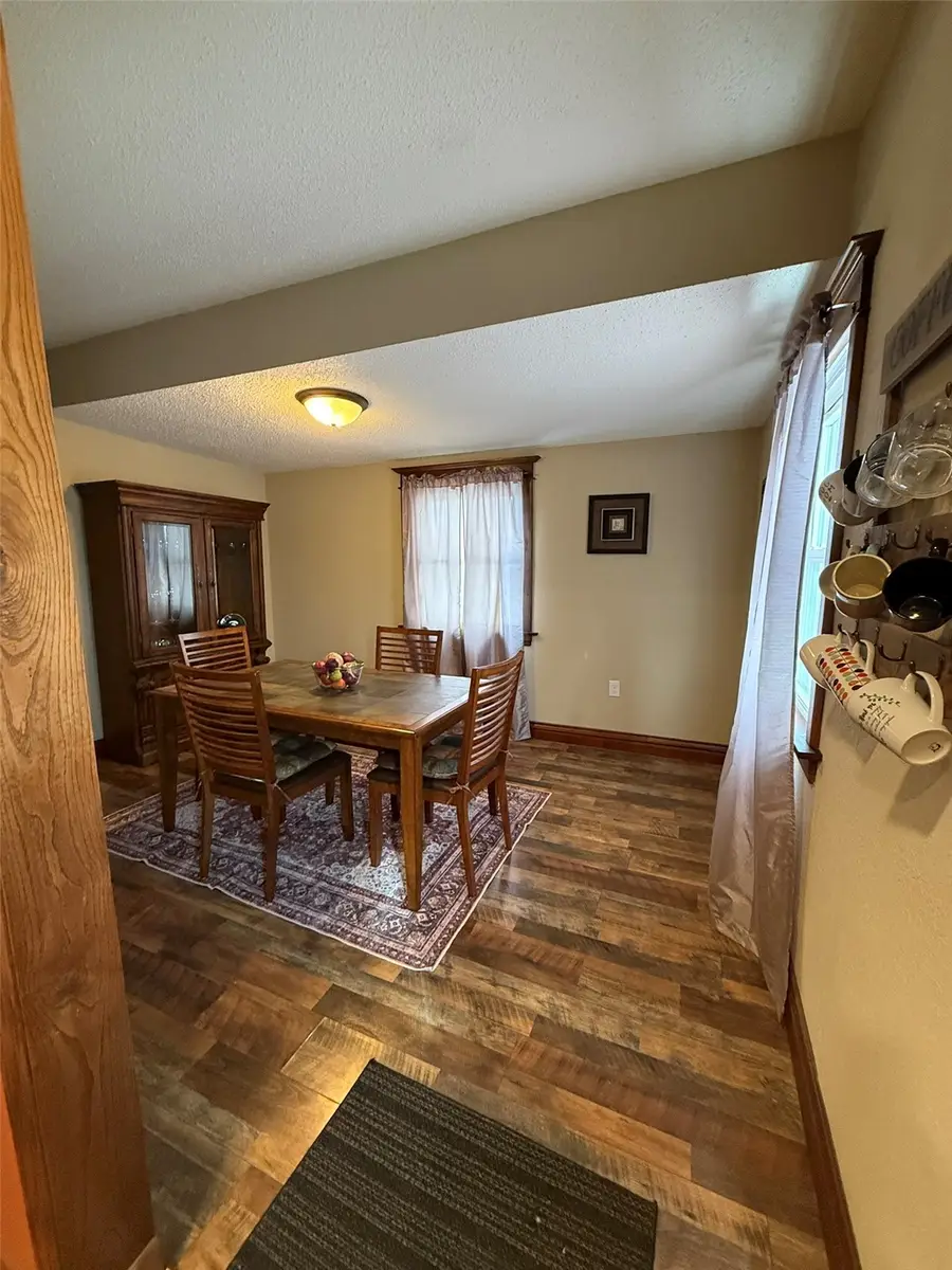 614 E 4th Street, Vinton, IA 52349 - #3