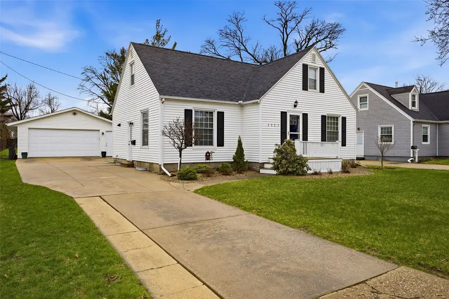 2927 Mansfield Avenue Se, Cedar Rapids, IA 52403 - #2