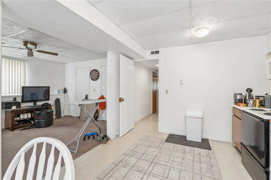 409 S 7th Avenue, Iowa City, IA 52245 - #2