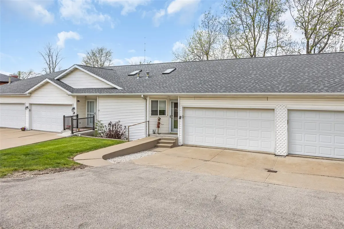 396 Teakwood Ln #D, Cedar Rapids, IA 52402 - #1