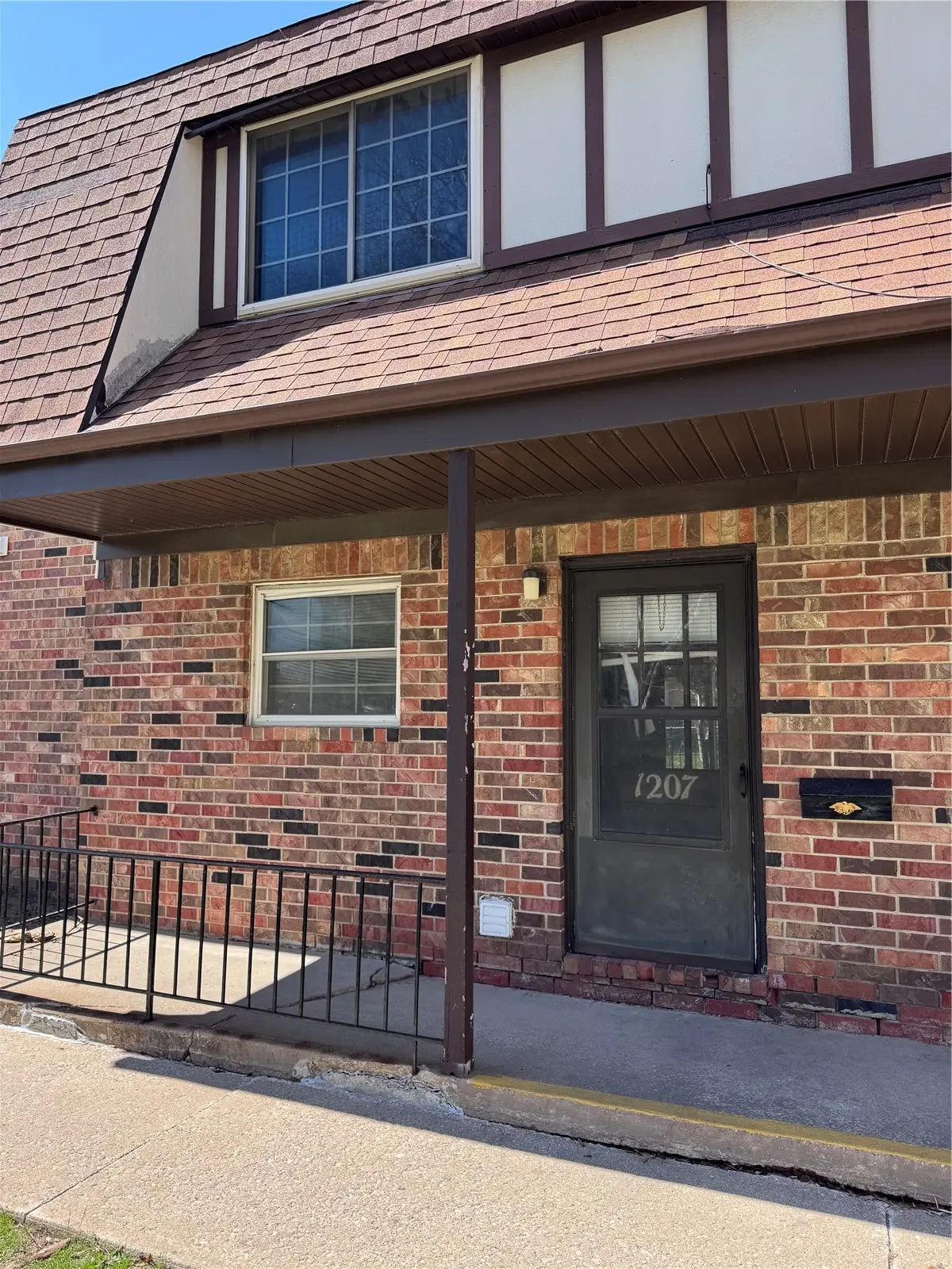 1207 21st Ave Place, Coralville, IA 52241 - #1