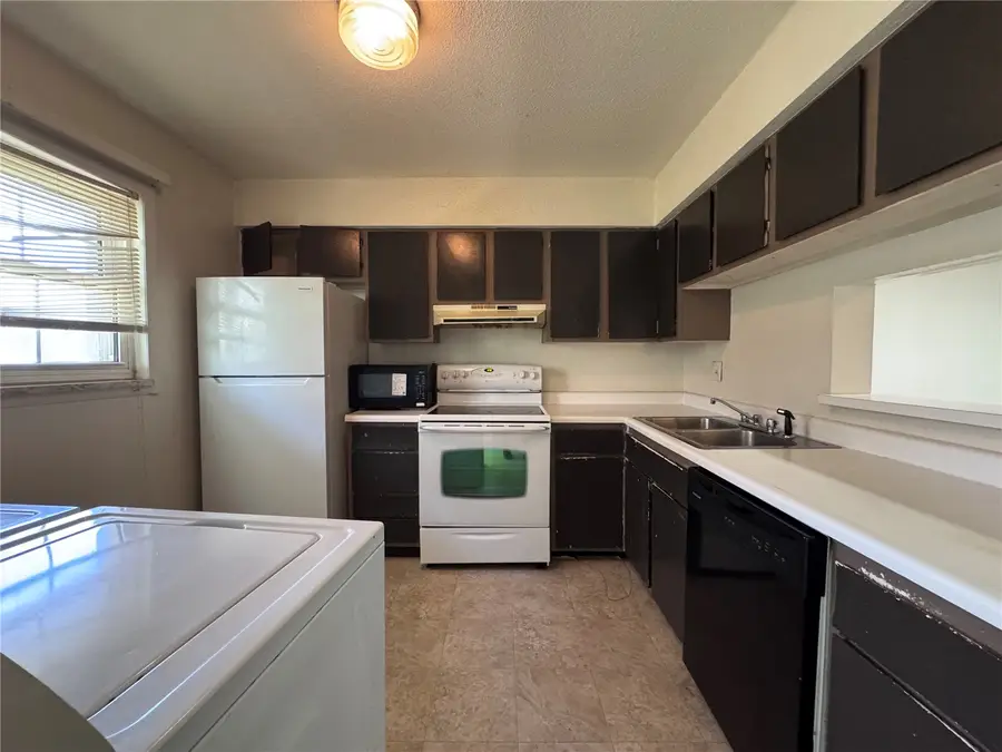 1207 21st Ave Place, Coralville, IA 52241 - #2