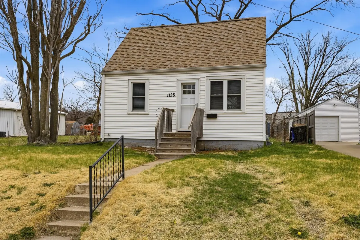 1128 I Avenue Ne, Cedar Rapids, IA 52402 - #1