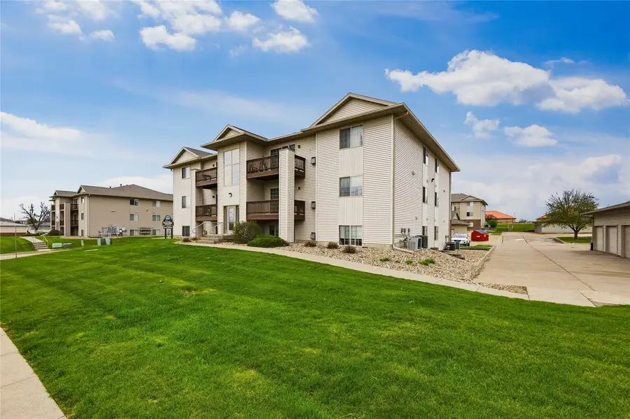 3060 Wilson Avenue Se #10, Cedar Rapids, IA 52404 - #2