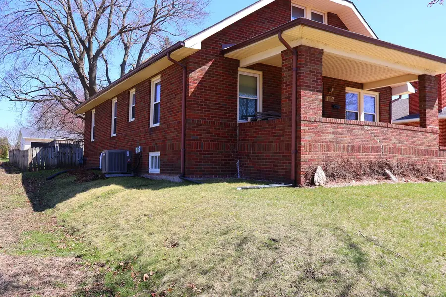 127 7th Avenue Se, Oelwein, IA 50662 - #2