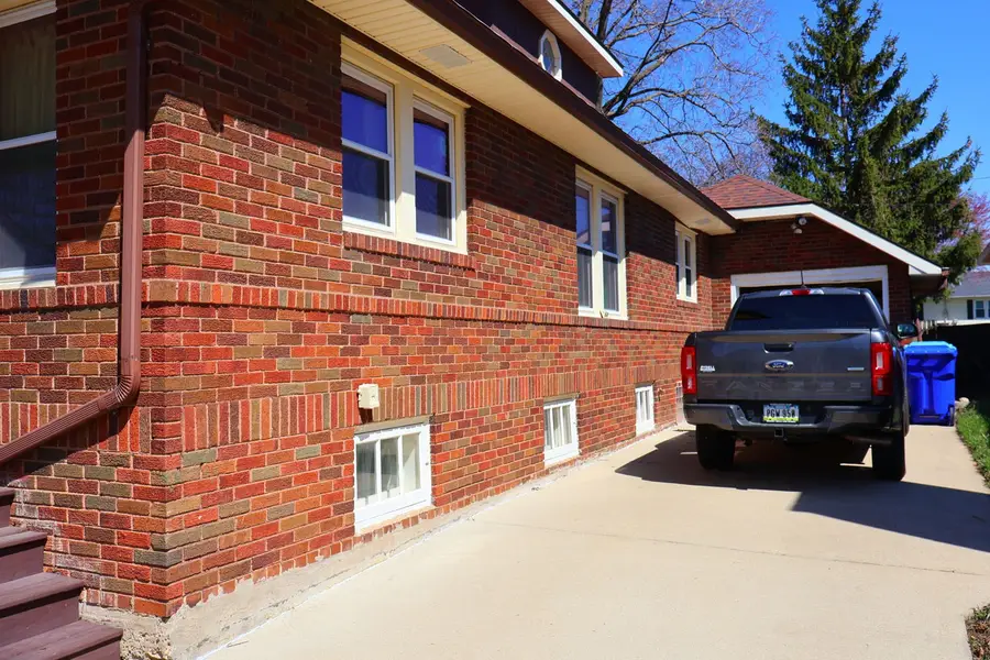 127 7th Avenue Se, Oelwein, IA 50662 - #3