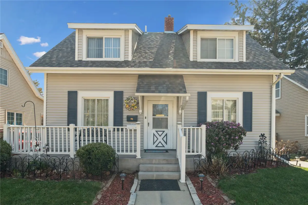 311 22nd St Ne, Cedar Rapids, IA 52402 - #1