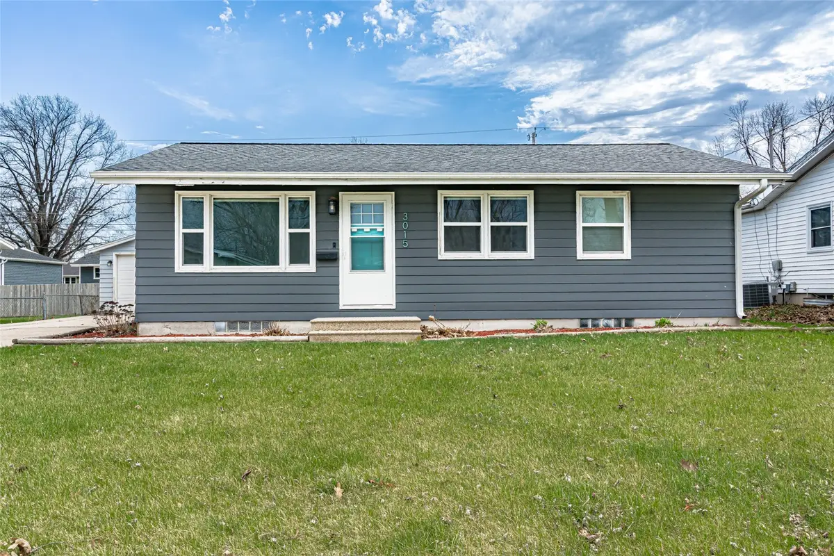 3015 4th Avenue, Marion, IA 52302 - #1