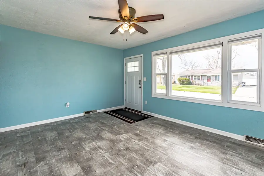 3015 4th Avenue, Marion, IA 52302 - #3