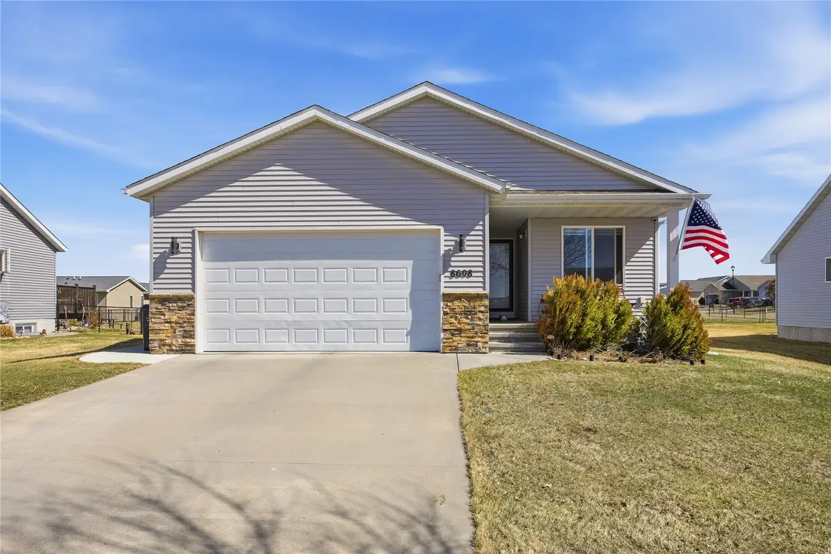 8608 Flatbush Court Ne, Cedar Rapids, IA 52402 - #1