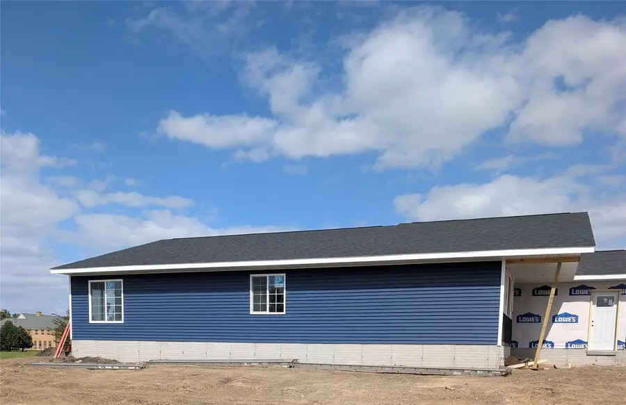913 W 13th, Vinton, IA 52349 - #3