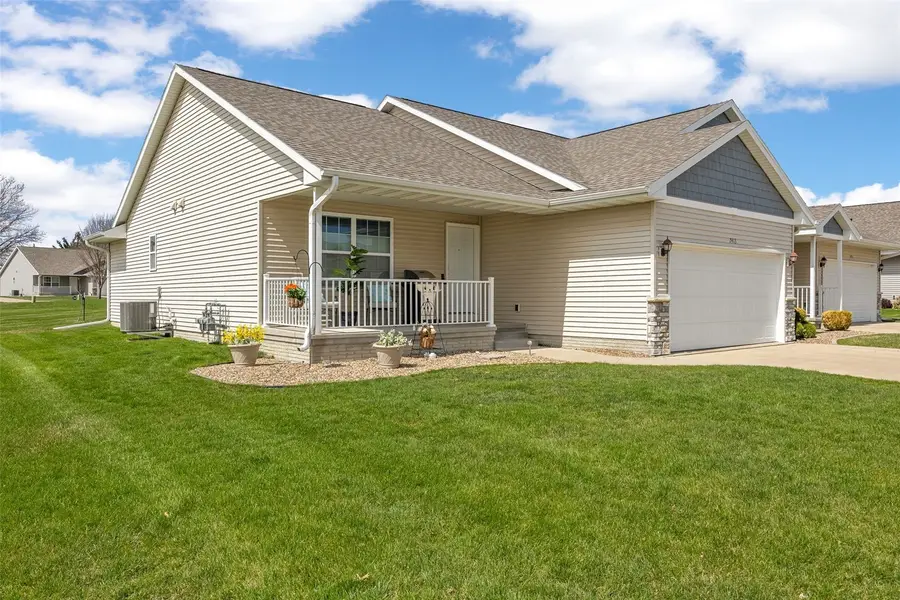 7413 Summerset Avenue Ne, Cedar Rapids, IA 52402 - #2