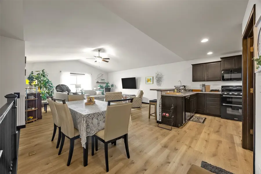 7413 Summerset Avenue Ne, Cedar Rapids, IA 52402 - #3