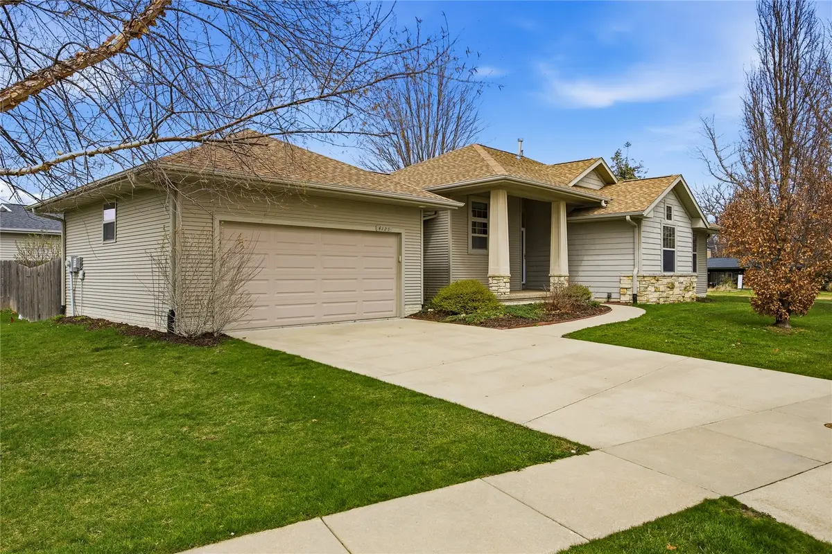 4127 Forest View Ne, Cedar Rapids, IA 52411 - #1