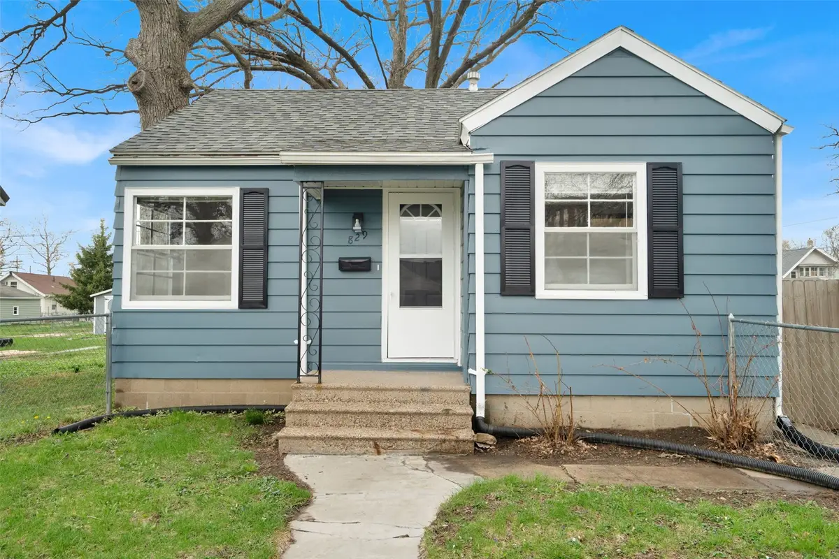829 14th Street Ne, Cedar Rapids, IA 52402 - #1