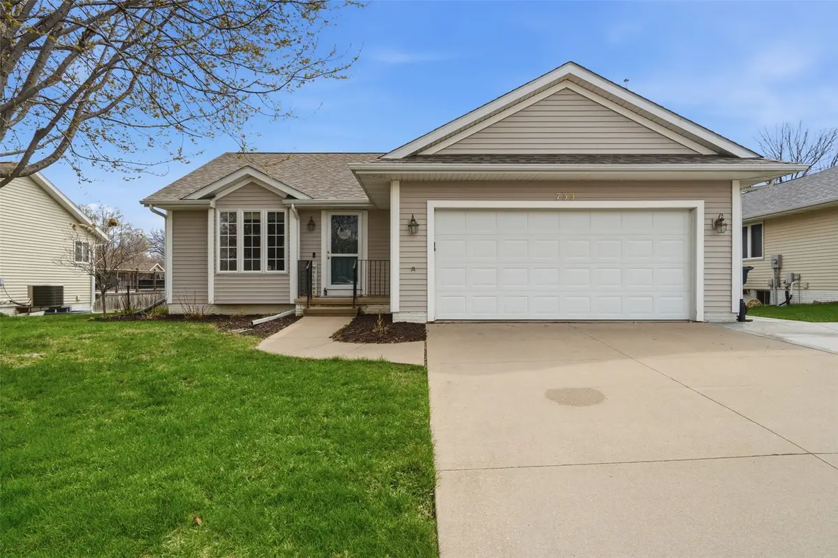 733 71st Street Ne, Cedar Rapids, IA 52402 - #1