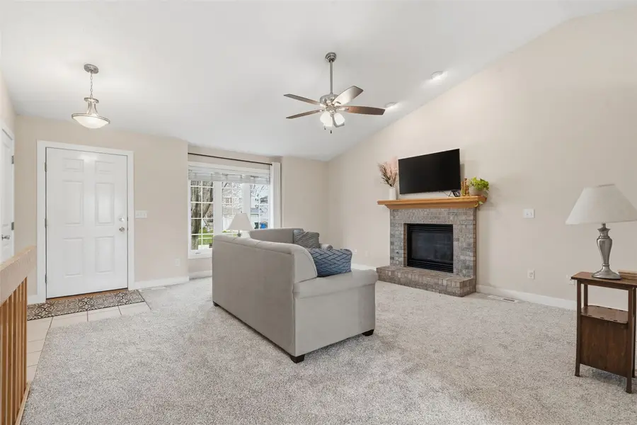 733 71st Street Ne, Cedar Rapids, IA 52402 - #2