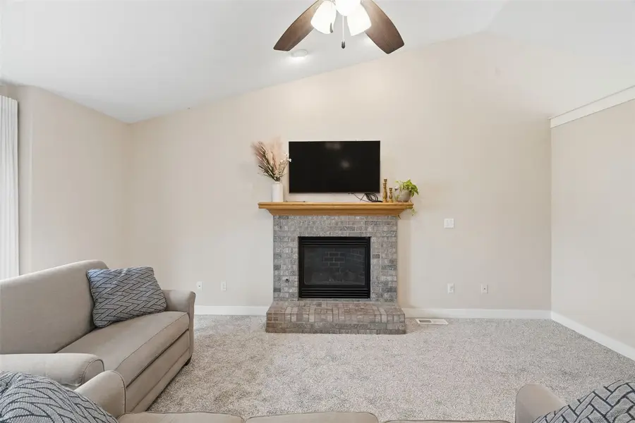 733 71st Street Ne, Cedar Rapids, IA 52402 - #3