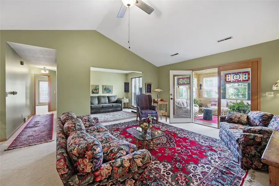 4325 Westchester Drive Ne #C, Cedar Rapids, IA 52402 - #2