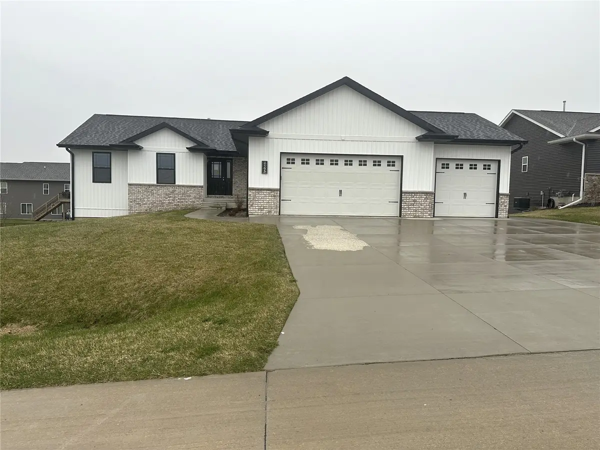4595 Meadow Creek Dr, Palo, IA 52324 - #1