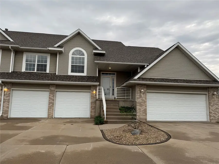 1224 Litchfield Drive #B, Hiawatha, IA 52233 - #3