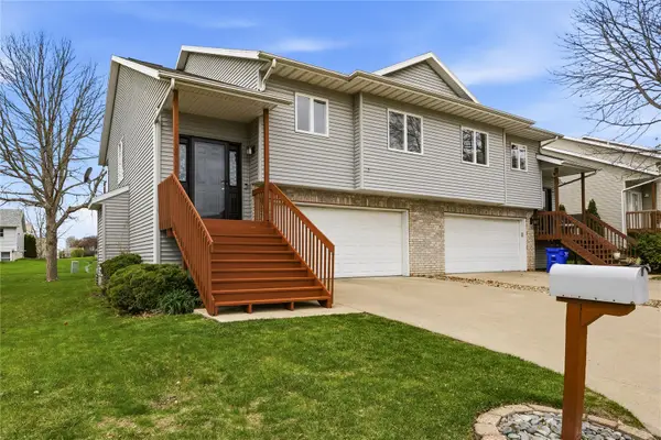 40 Shannon Dr, North Liberty, IA 52317