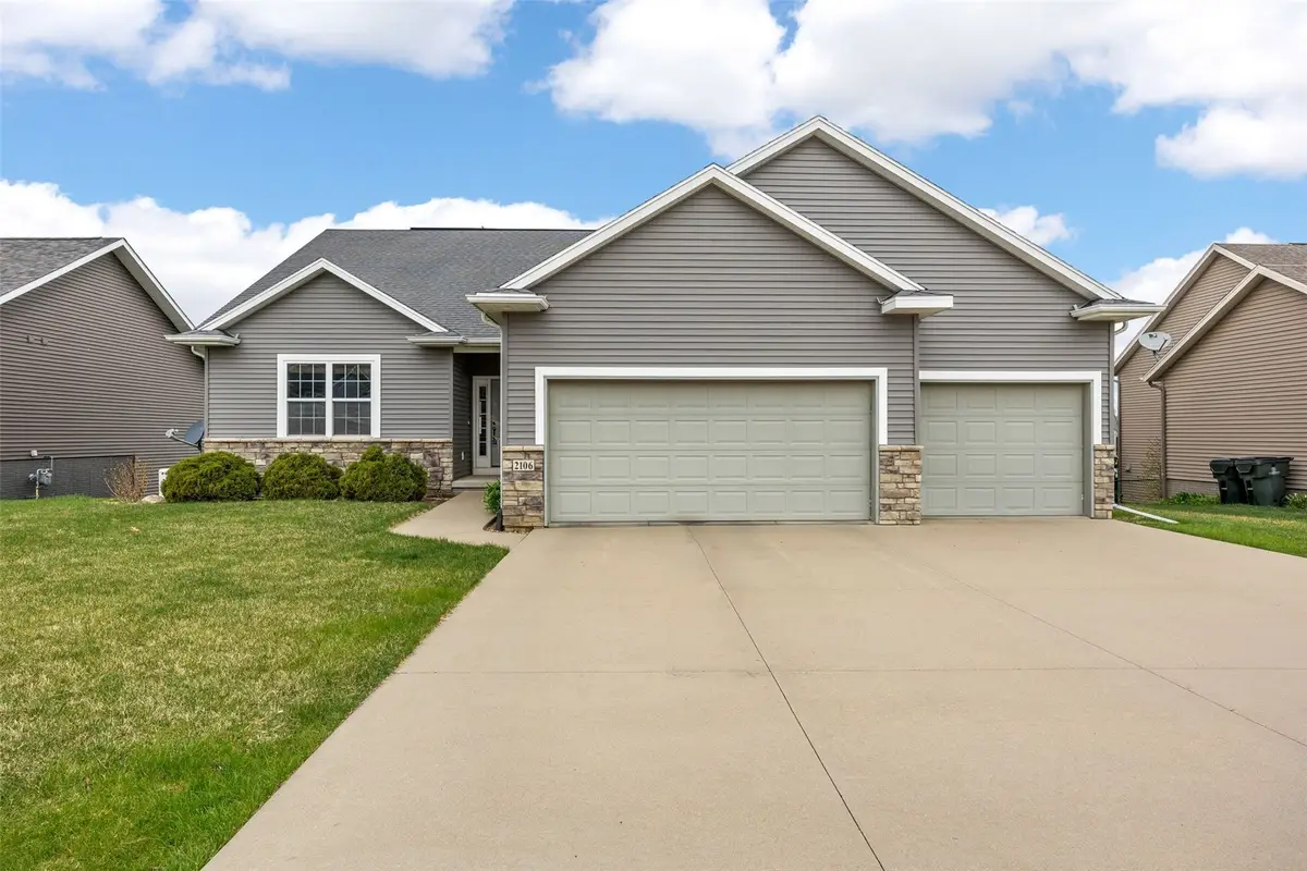 2106 Hallbrook St Sw, Cedar Rapids, IA 52404 - #1