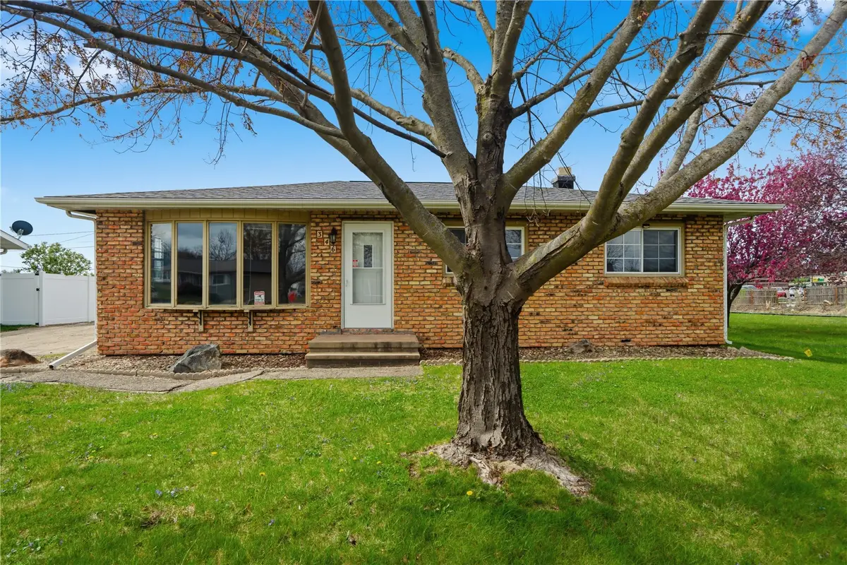 346 32nd Street Nw, Cedar Rapids, IA 52405 - #1