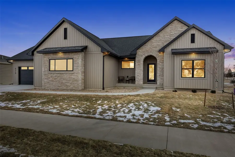 970 17th Ave Sw, Mount Vernon, IA 52314 - #2