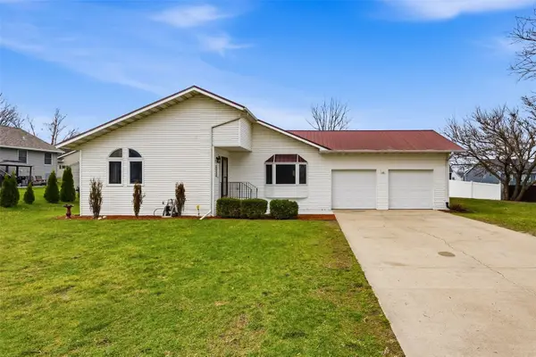 1095 E Main Street, Robins, IA 52328