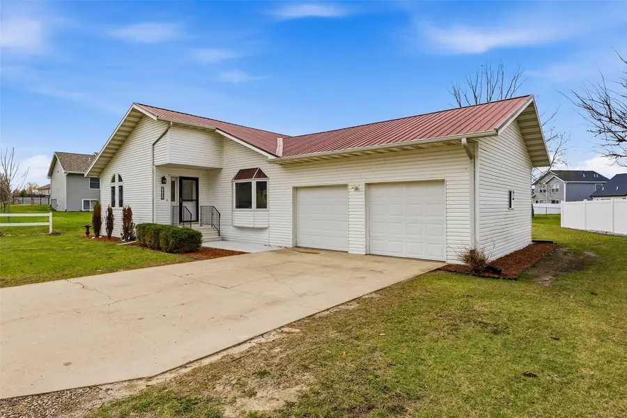 1095 E Main Street, Robins, IA 52328 - #2