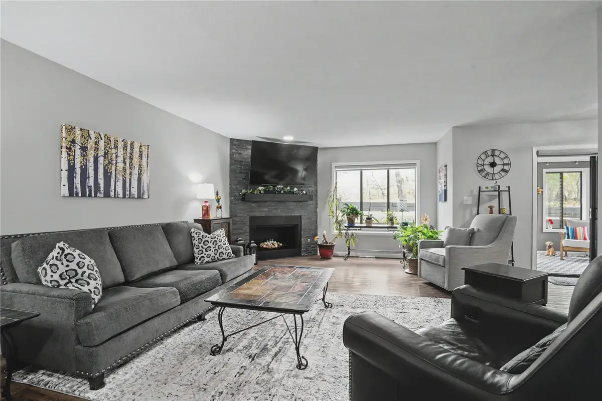 3720 Timberline Dr Ne #2, Cedar Rapids, IA 52402 - #1