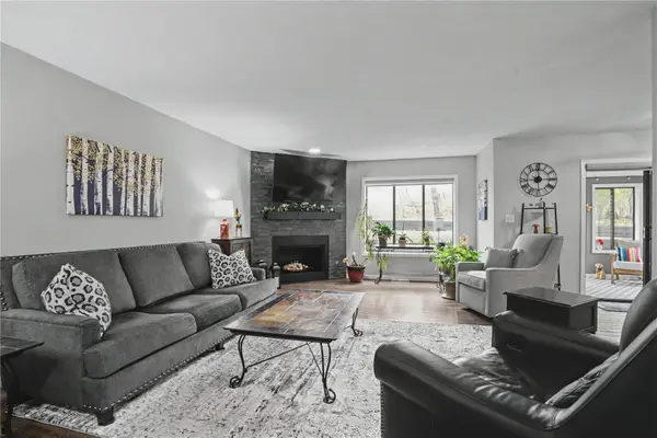 3720 Timberline Dr Ne #2, Cedar Rapids, IA 52402