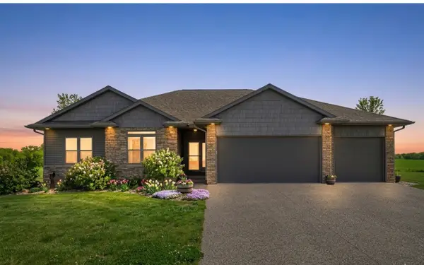 1828 160th Avenue, Manchester, IA 52057