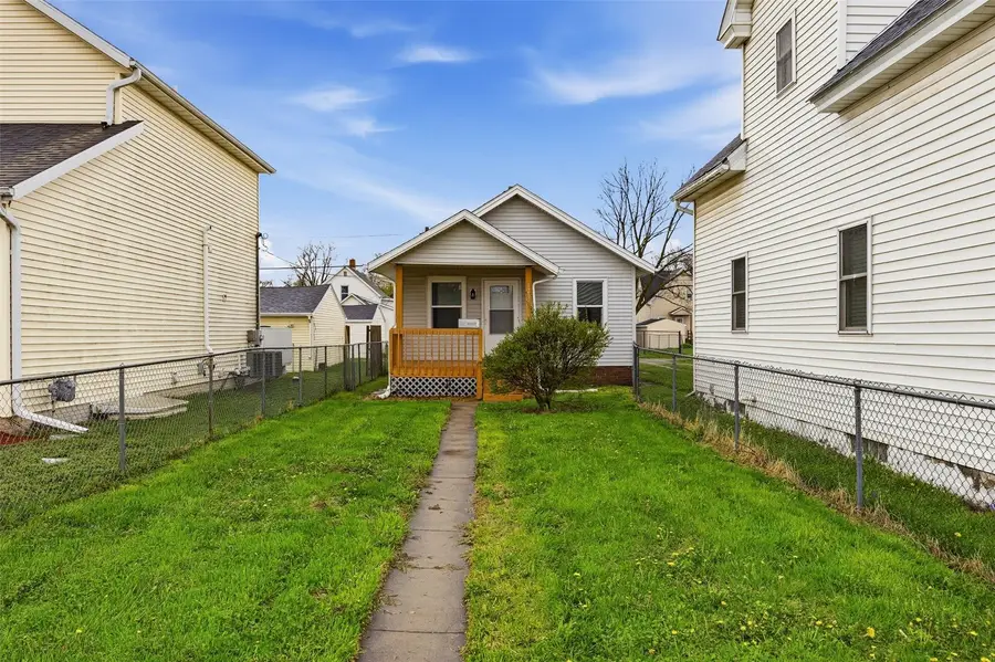 1204 8th Street Nw, Cedar Rapids, IA 52405 - #2