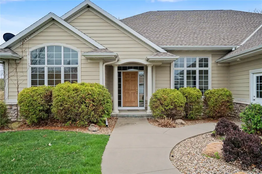 3241 Cedar River Court Ne, Cedar Rapids, IA 52411 - #3