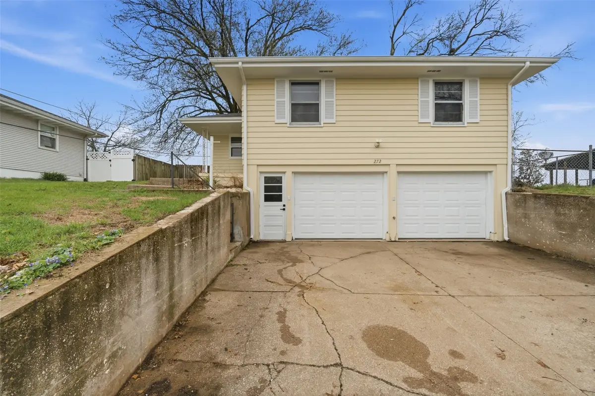 272 27th Avenue Sw, Cedar Rapids, IA 52404 - #1