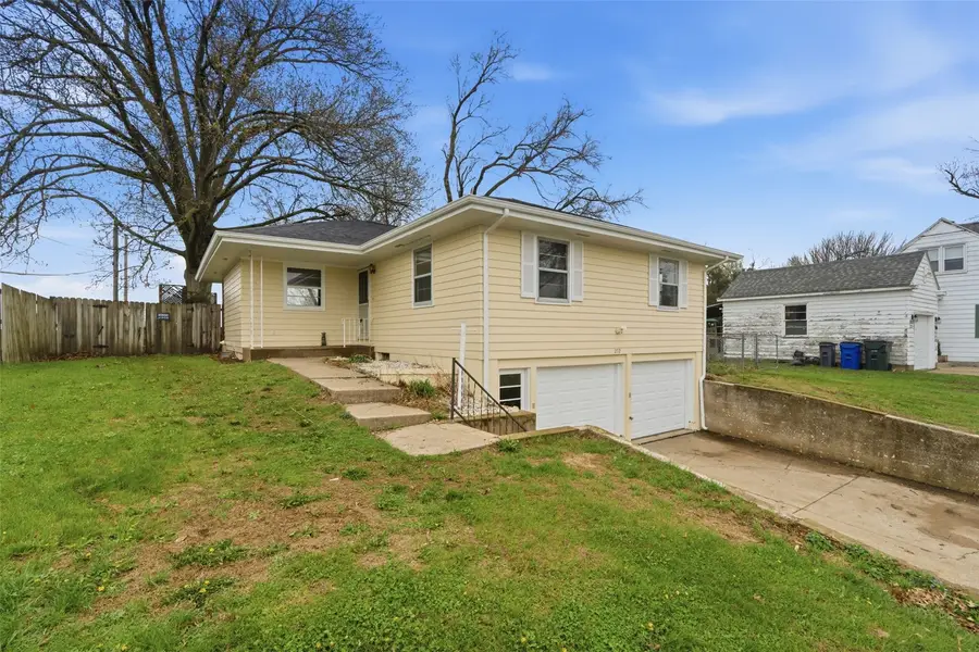 272 27th Avenue Sw, Cedar Rapids, IA 52404 - #3