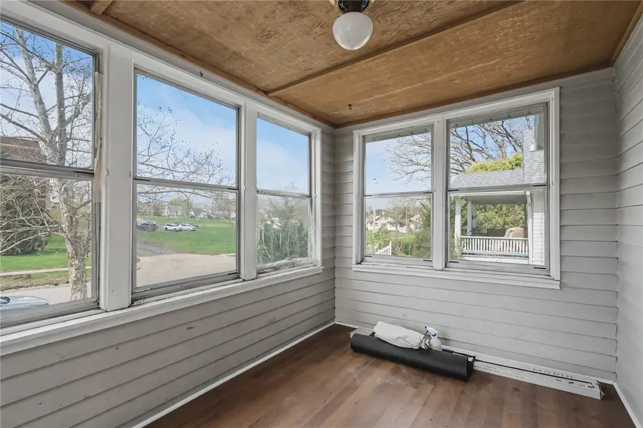 336 21st Street Ne, Cedar Rapids, IA 52402 - #3