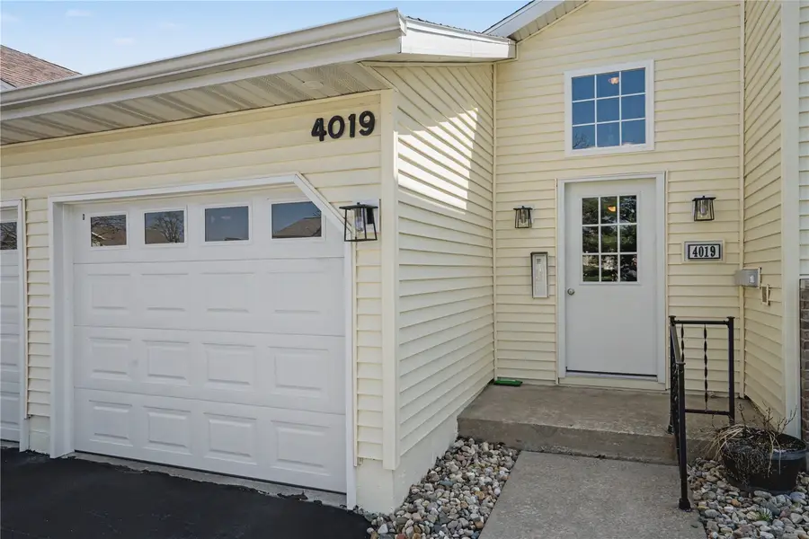 4019 Summerfield Ln Ne #D, Cedar Rapids, IA 52402 - #2