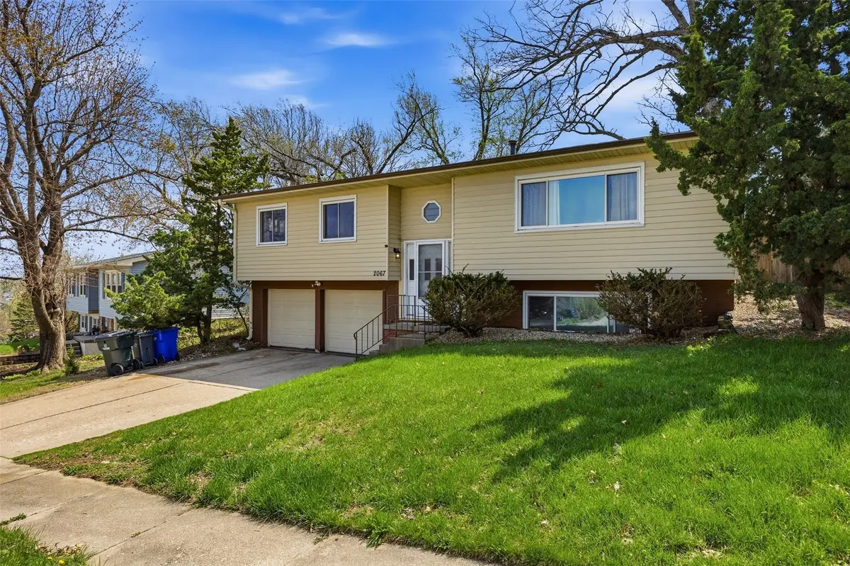 2067 Knollshire Road Ne, Cedar Rapids, IA 52402 - #1