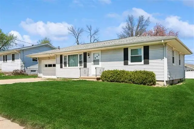 28 29th Avenue Sw, Cedar Rapids, IA 52404 - #1
