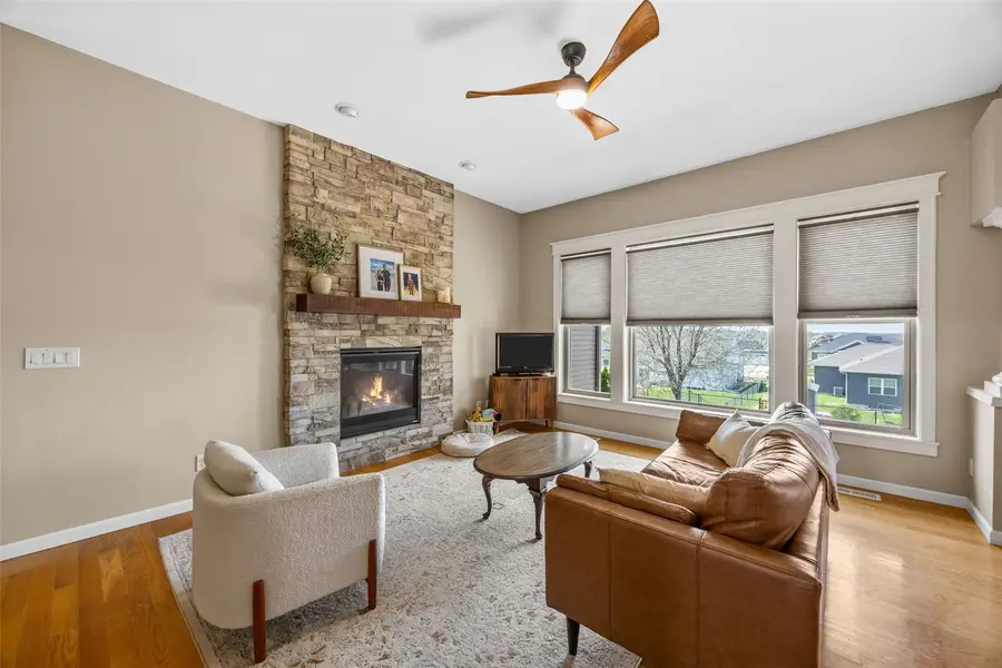 725 15th Avenue Sw, Mount Vernon, IA 52314 - #3