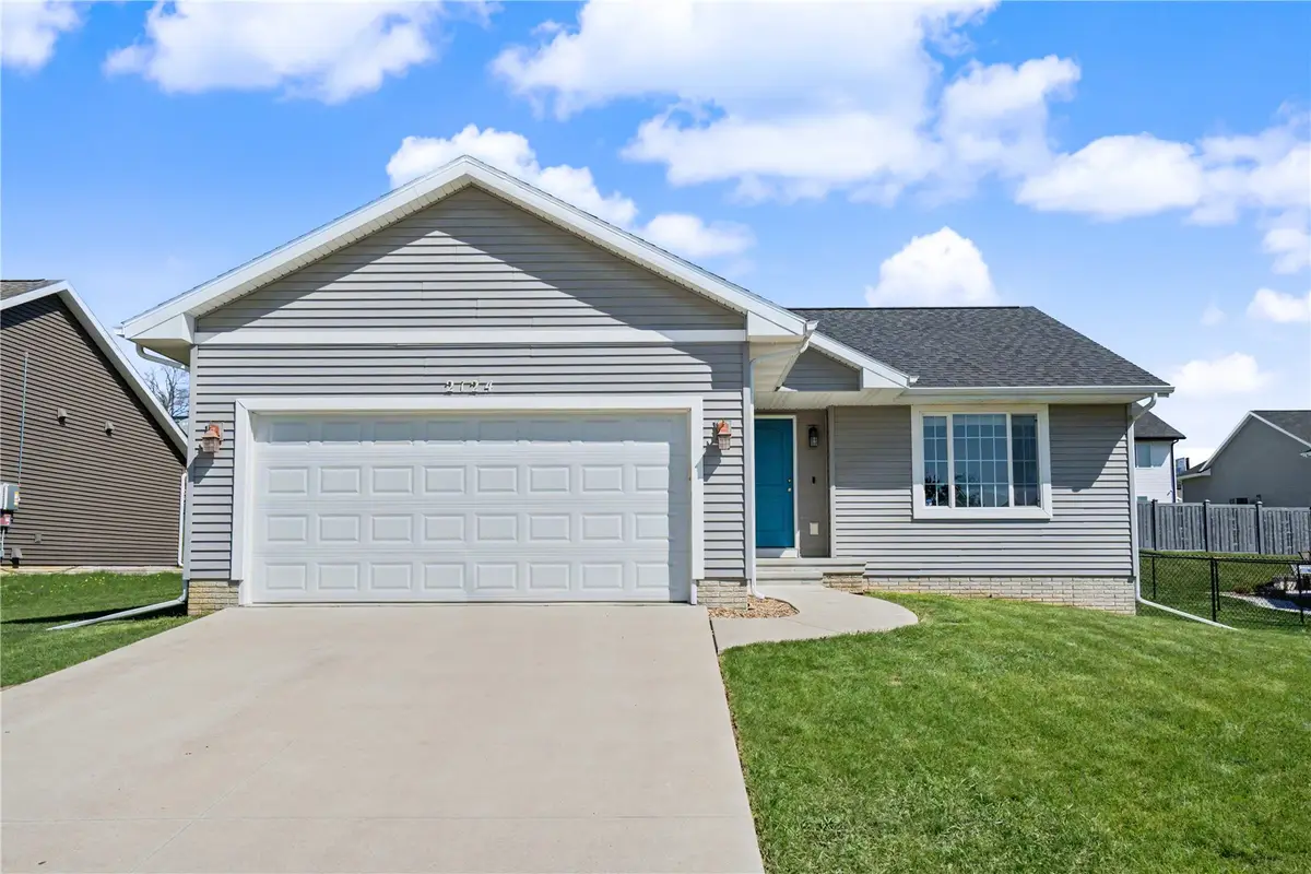 2124 Shady Grove Road Sw, Cedar Rapids, IA 52404 - #1