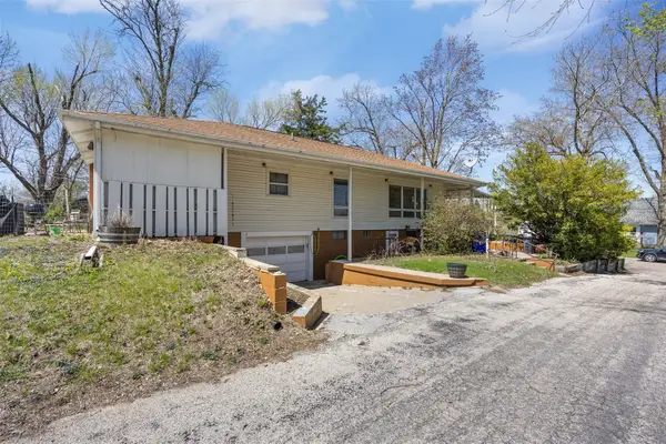 1285 30th Street Ne, Cedar Rapids, IA 52402